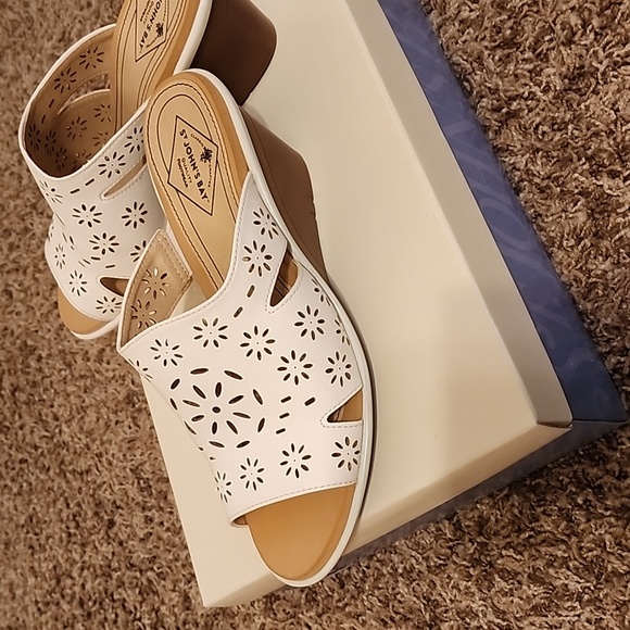 Shoes - Picture 2 of 4